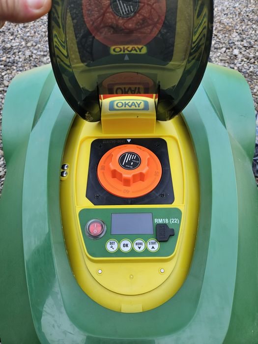 Robot koszący (kosiarka) OKAY RM18(22)