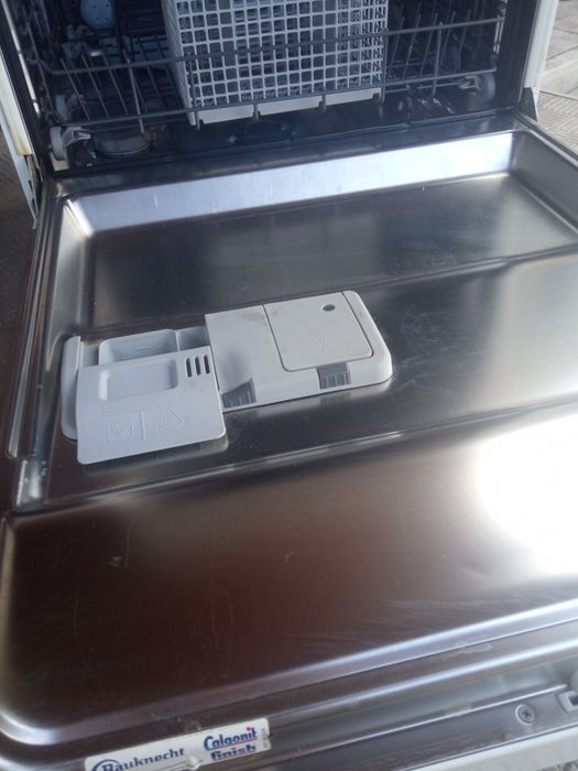 Продам посудомоючну машинку