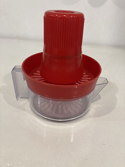 Ручний соковитискач