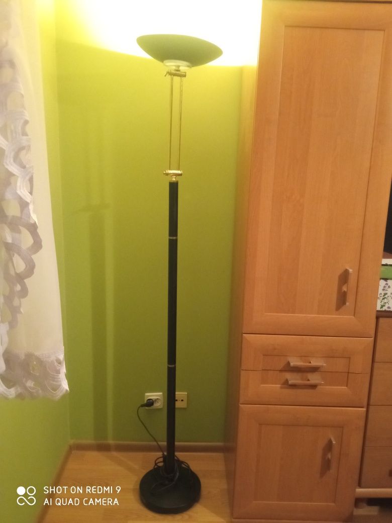 Lampa stojąca z regulacją