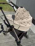 Gondola Cybex Mios Simply Beige flowers