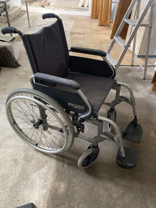 Cadeira de rodas grande sunrise medical