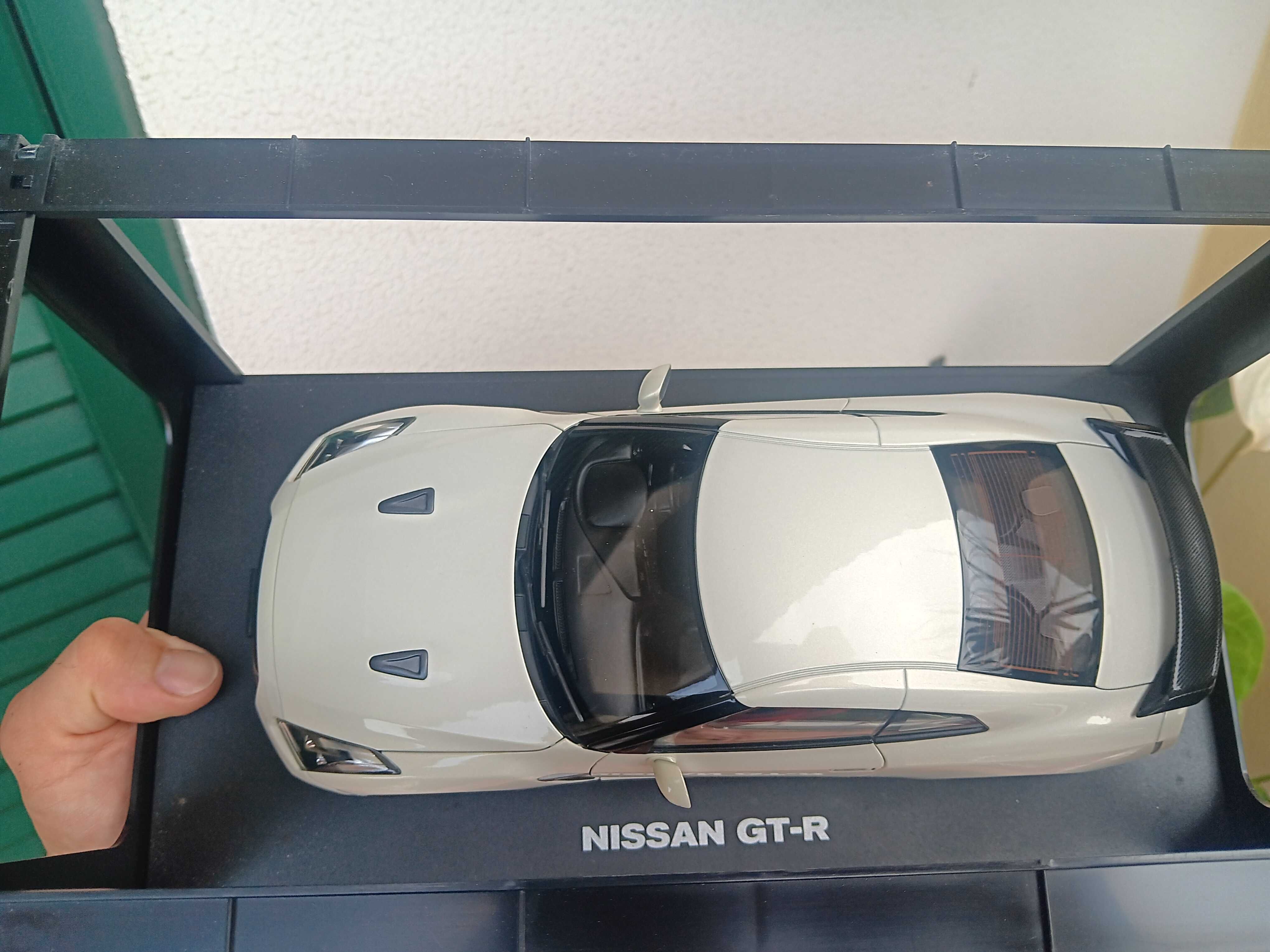Nissan skyline r35 v-spec autoart 1/18