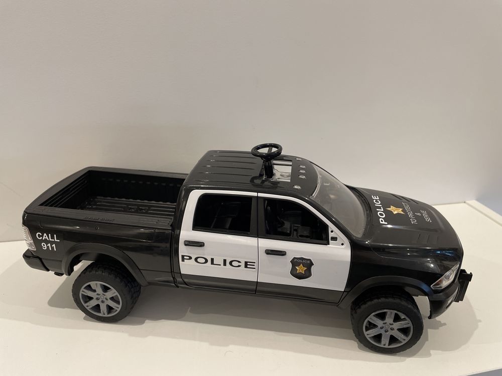 BRUDER Policja Dodge RAM radiowoz