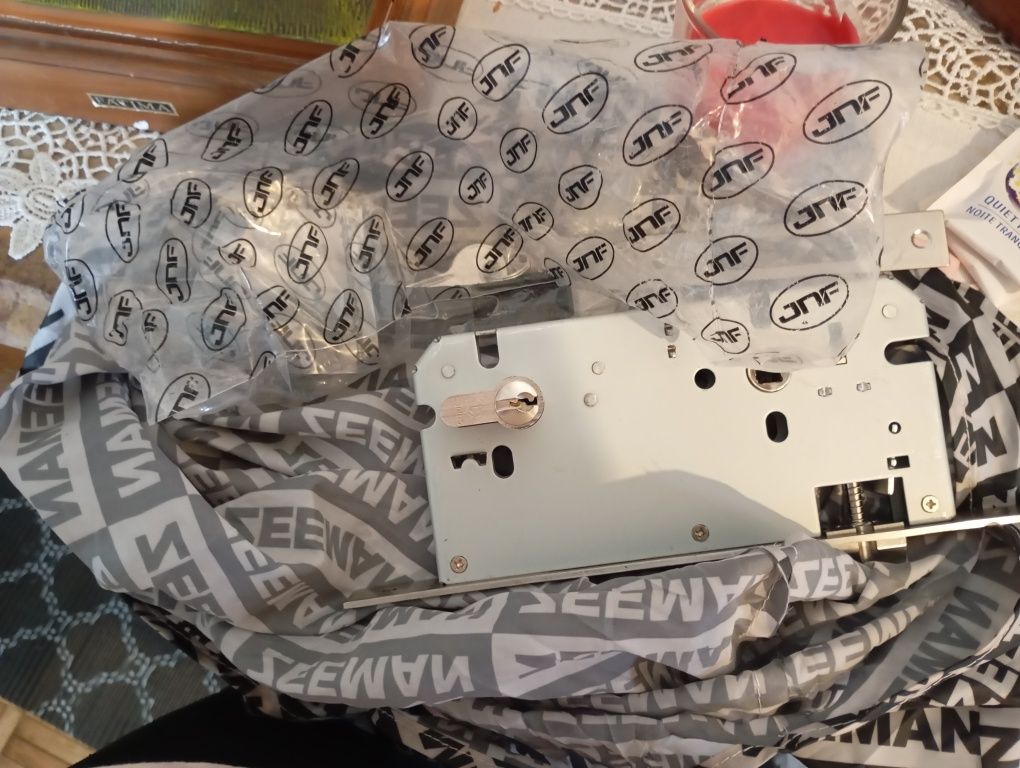 Vendo fechadura esta nova mesmo não foi usada