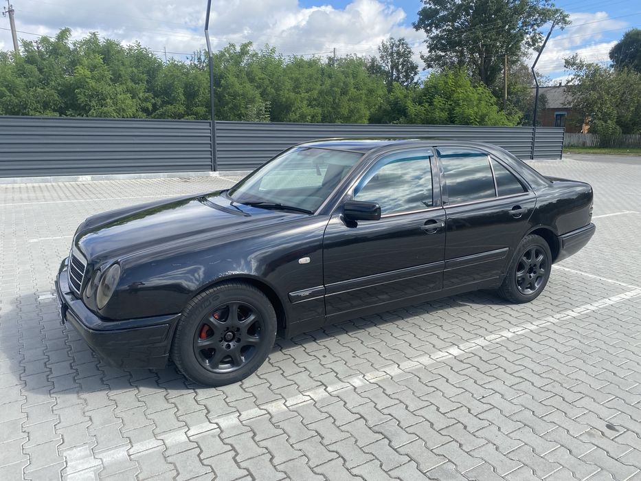 Mercedes-benz E200/ продам лупатого