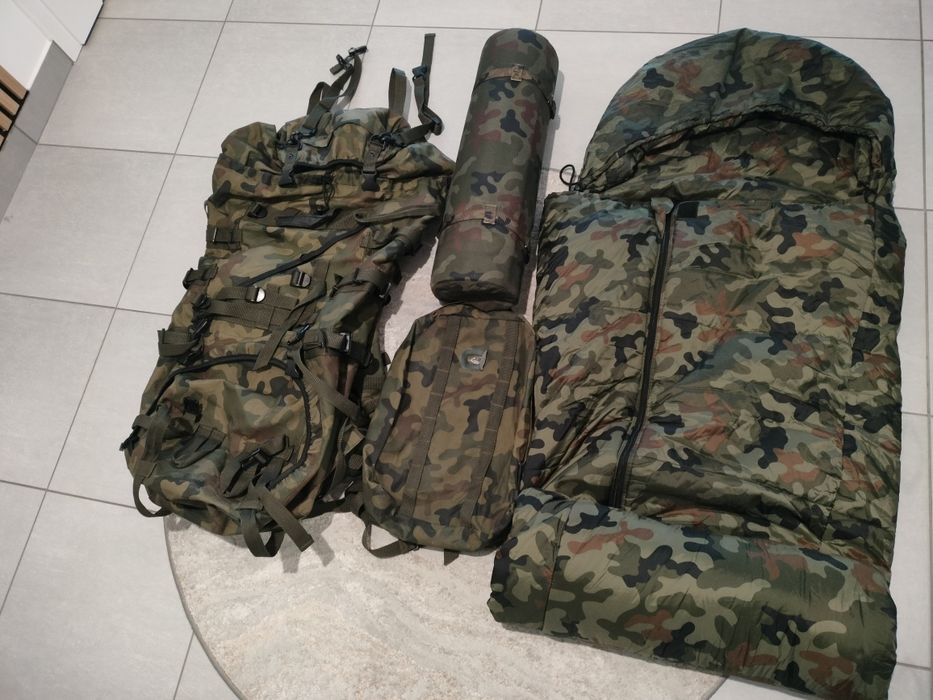 Zasobnik piechoty górskiej, śpiwór, karimata