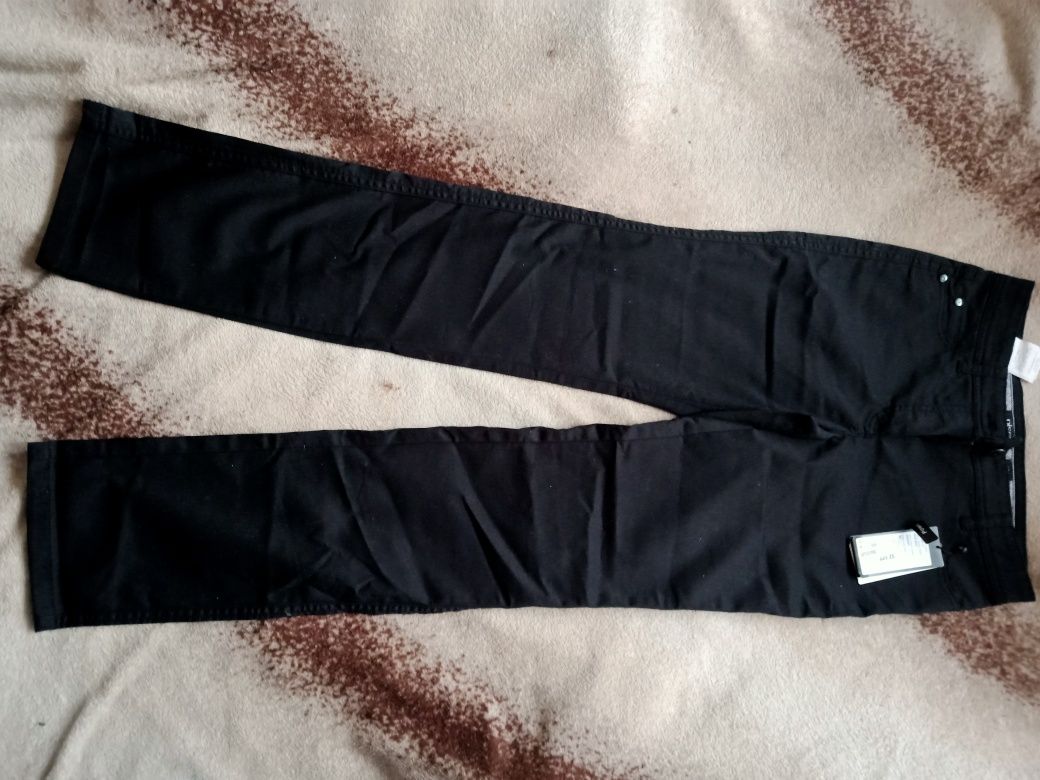 Czarne spodnie Olsen