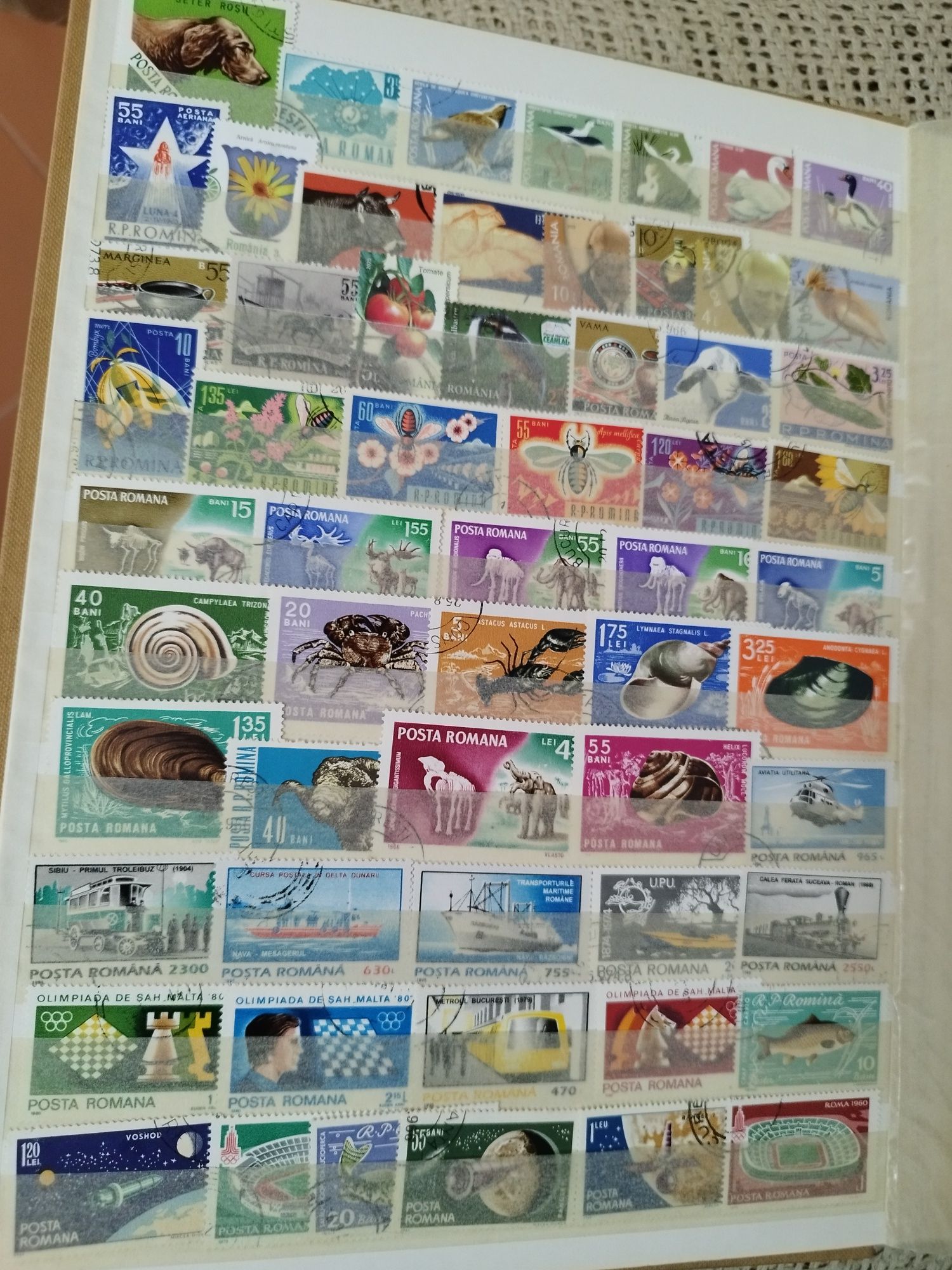 Classificador com 451 selos diferentes Roménia