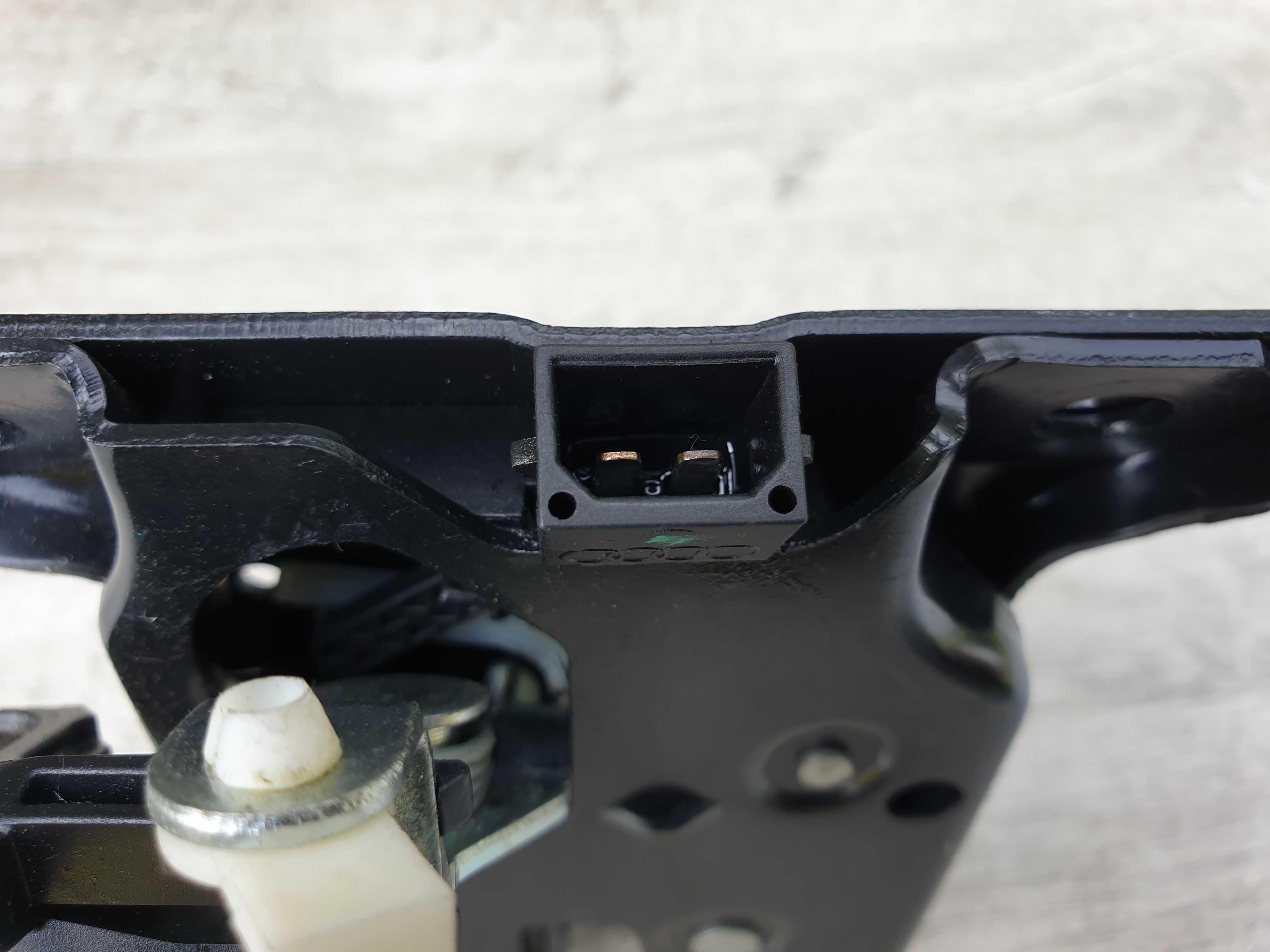 Audi A3 8P 3D Zamek tylnej klapy