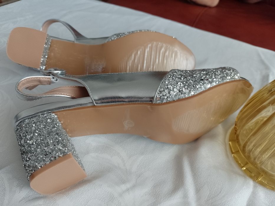 Buty letnie - srebrne sandaly