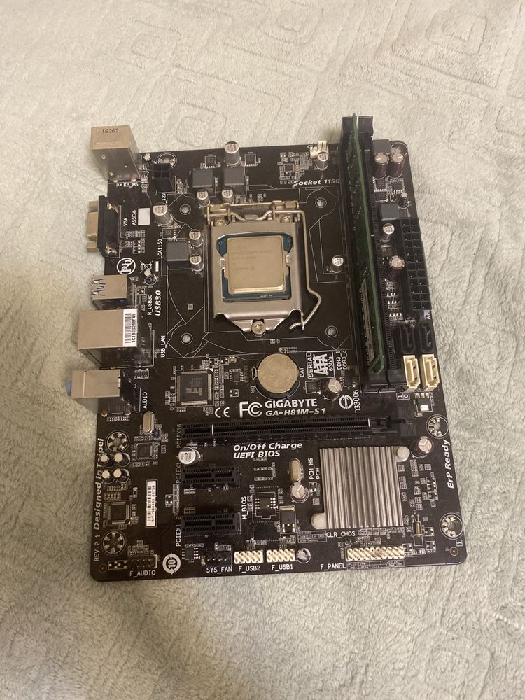 Материнка Gigabyte ga-h81m-s1 с процесором и одной плашкой оперативы