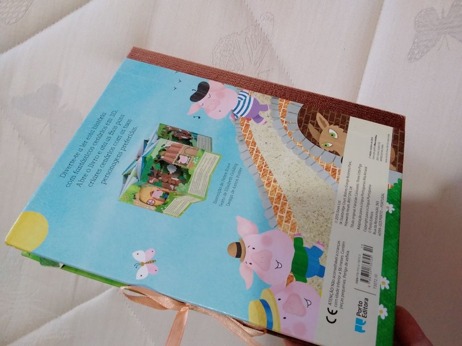 Livro infantil Os Três Porquinhos 3D Pop-up Porto Editora