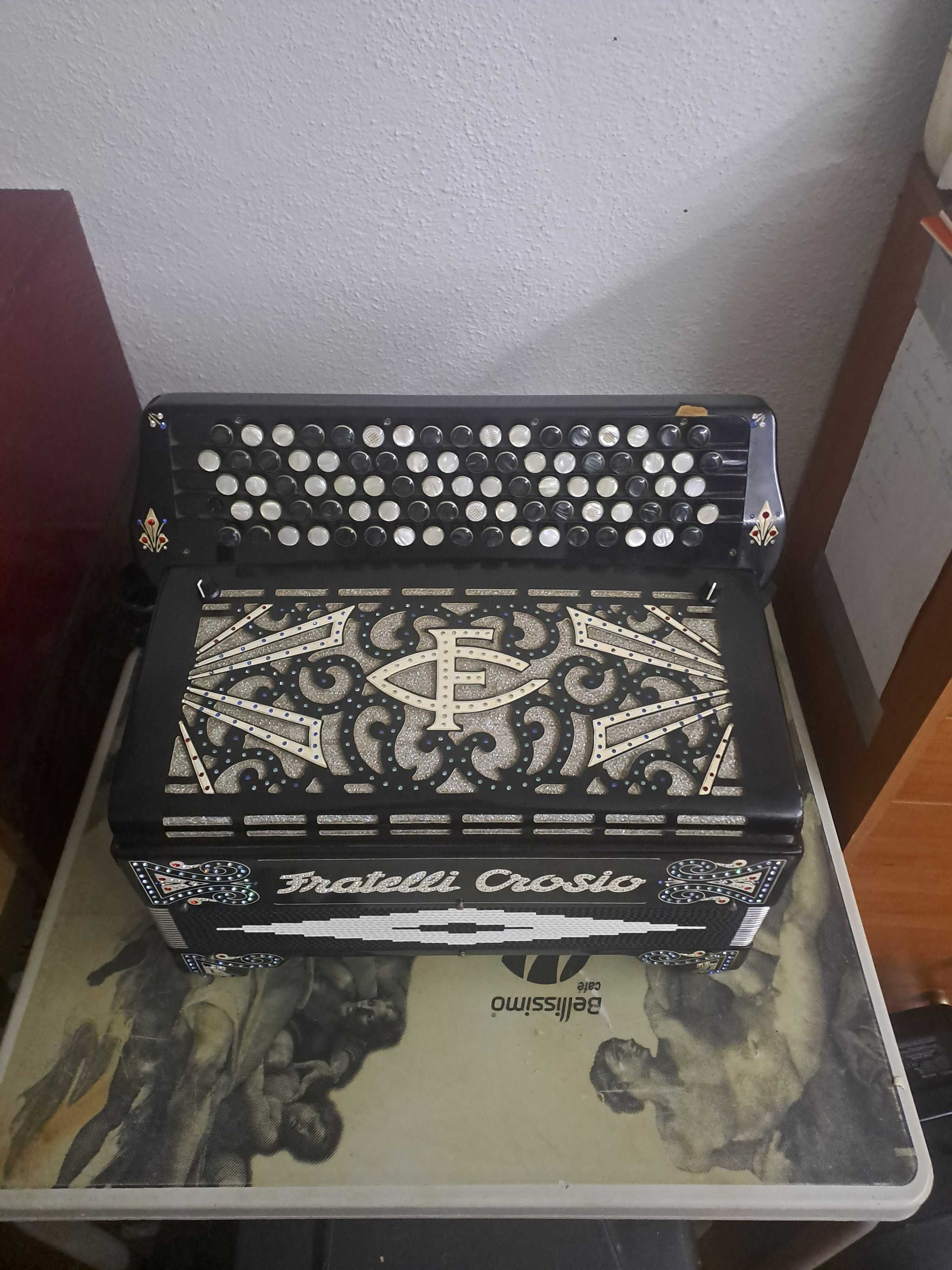Acordeão Fratelli Crosio. Excelente. Á 4° Voz