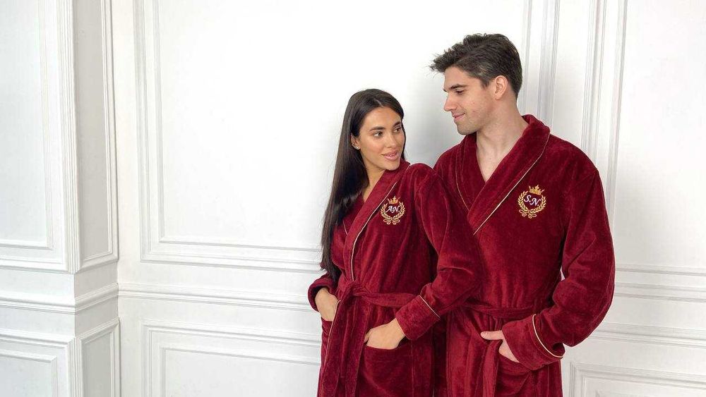 Халат іменний з вишивкою з махри-плюш