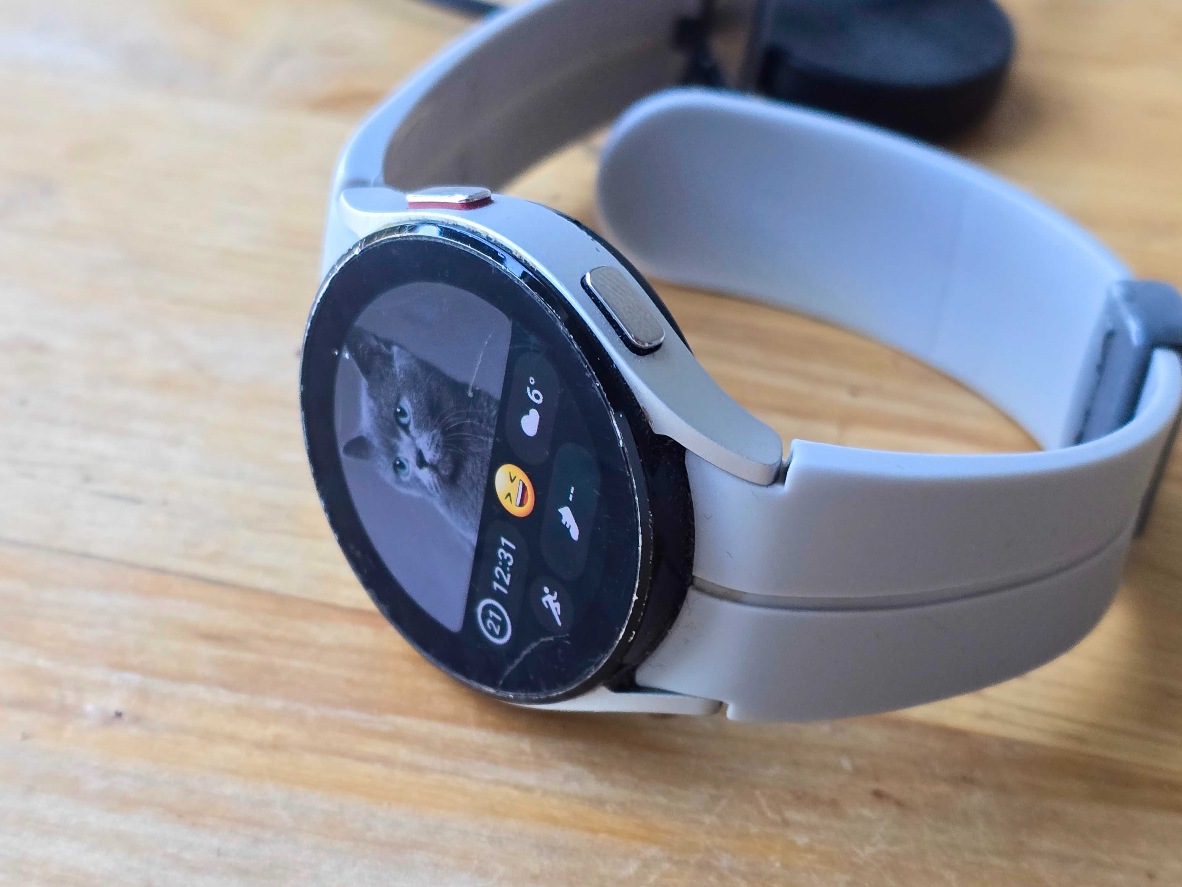 Смарт-годинник Samsung Galaxy Watch4 40 mm (Silver)