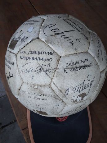 Футбольный мяч с автографами звездной команды Шахтера,  2010/11, шарф