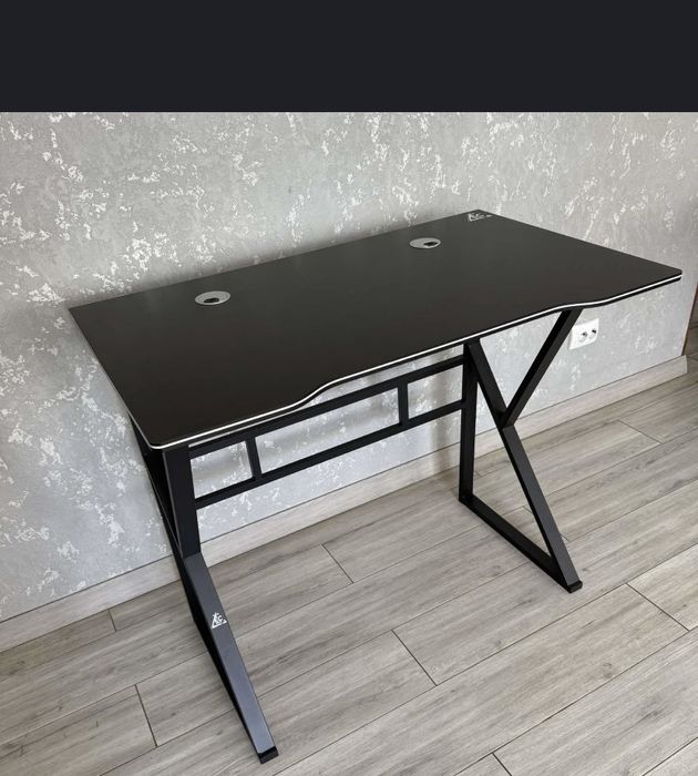 Продаю стіл новий купив по інтернету не підходить бо маленький