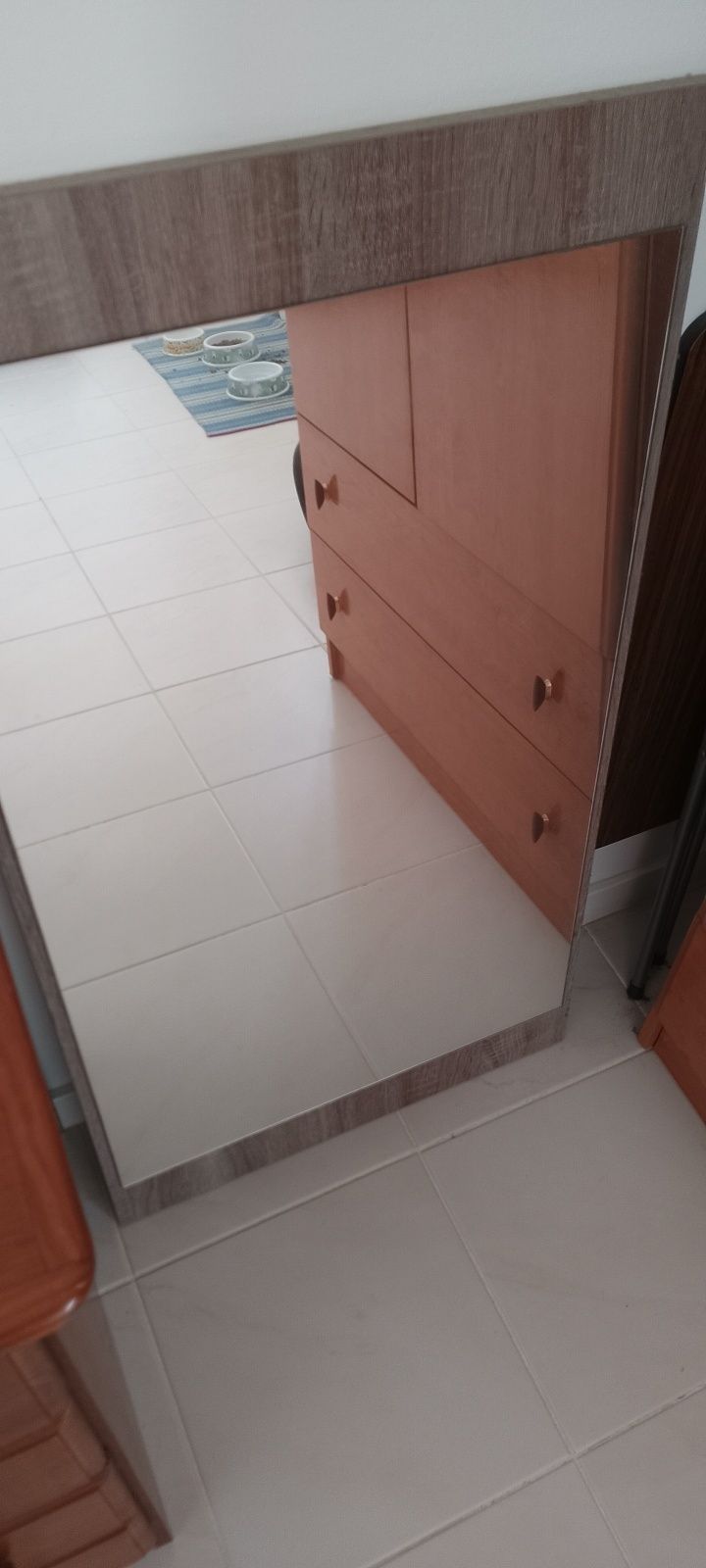 Aparador com espelho