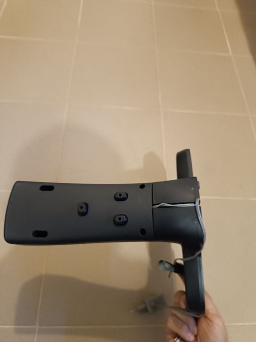 _._ Odkurzacz pionowy Electrolux ErgoRapido Lithium - stacja ładująca