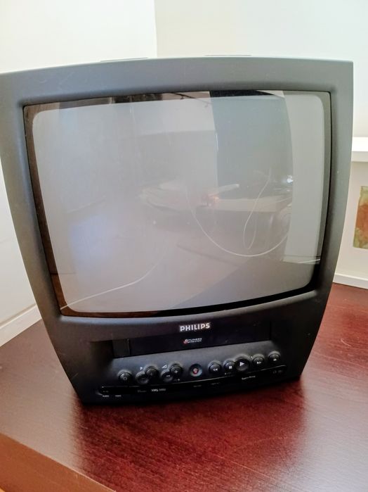 Televisão com leitor de cassetes