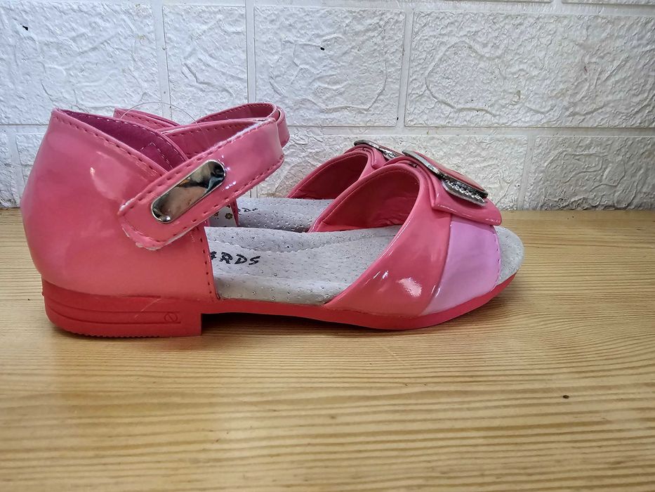 Sandały usztywniany zapiętek skórzana profilowana wkładka r32