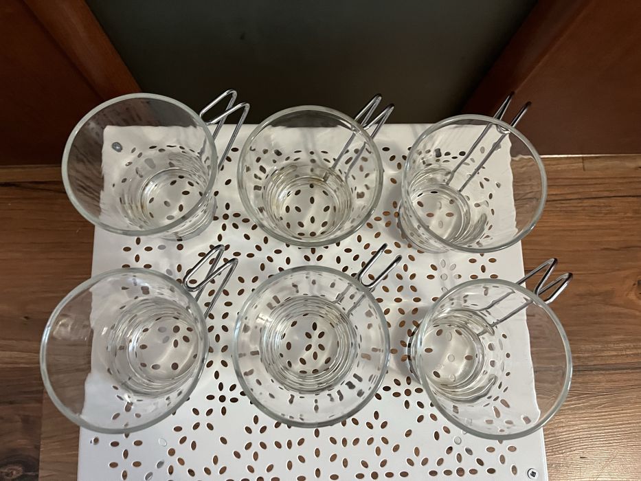 6 szklaneczek z metalowym uchwytem