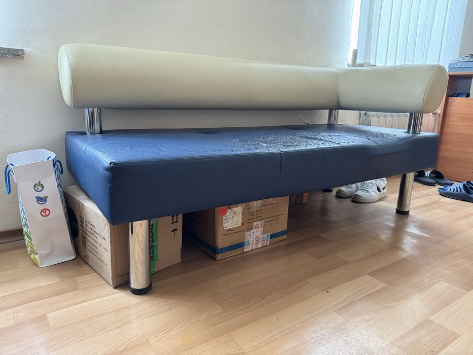 ДИВАН с обивкой из кож. заменителя