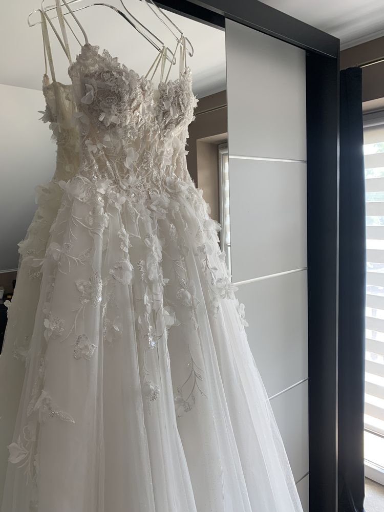 Molly Oksana Mukha model 2023 suknia ślubna