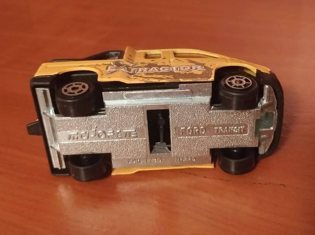 Miniatura vintage - Ford Transit - Majorette