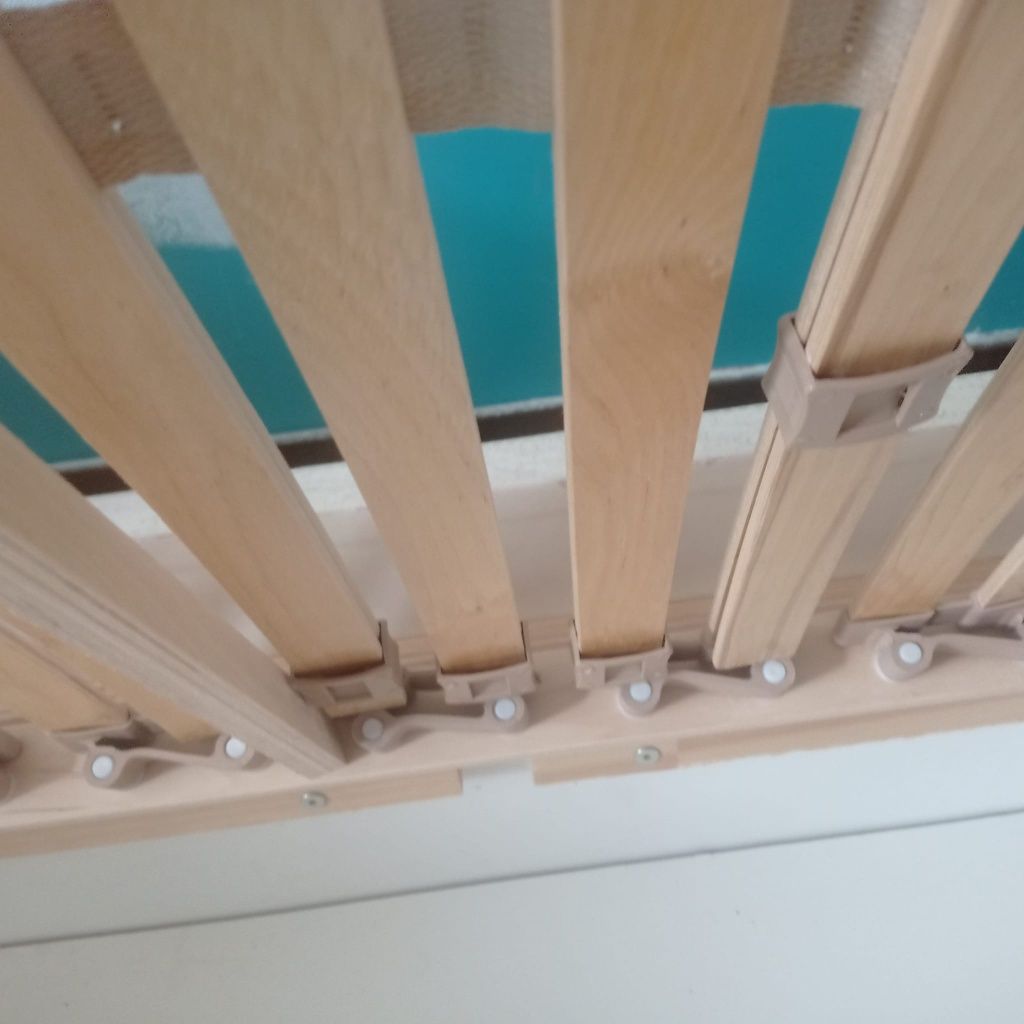 Oddam za darmo solidne łóżko bez materaca. 90x200