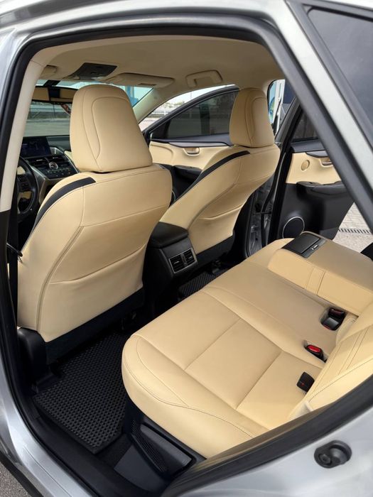 Lexus NX 2016 года 2.0 бензин