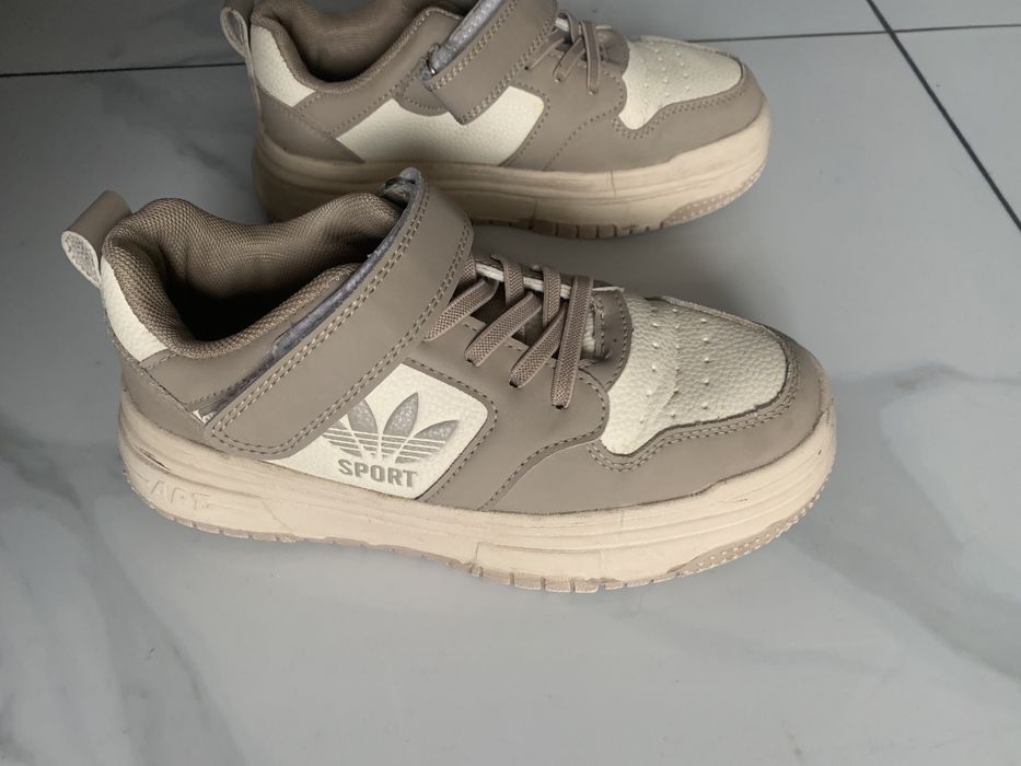 Кросівки осінні