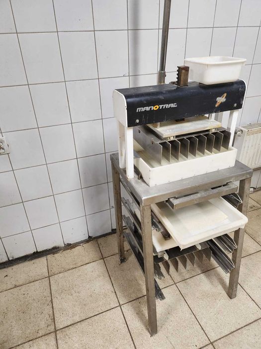 dzielarka do bułek trójkątnych, kwadratowych, prostokatnych