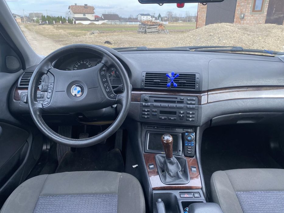 Продам BMW 3Series  2004