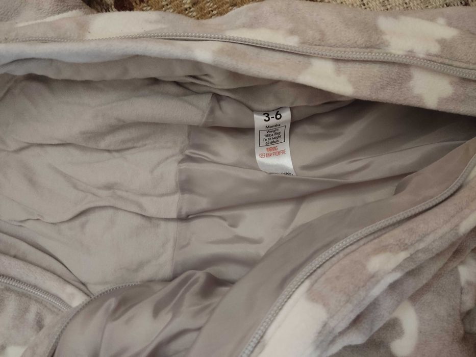 Kombinezon w dinozaury