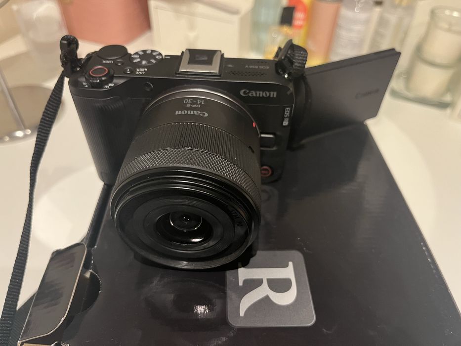 Canon EOS R50 V – Perfeita para Foto e Vídeo | Como Nova!