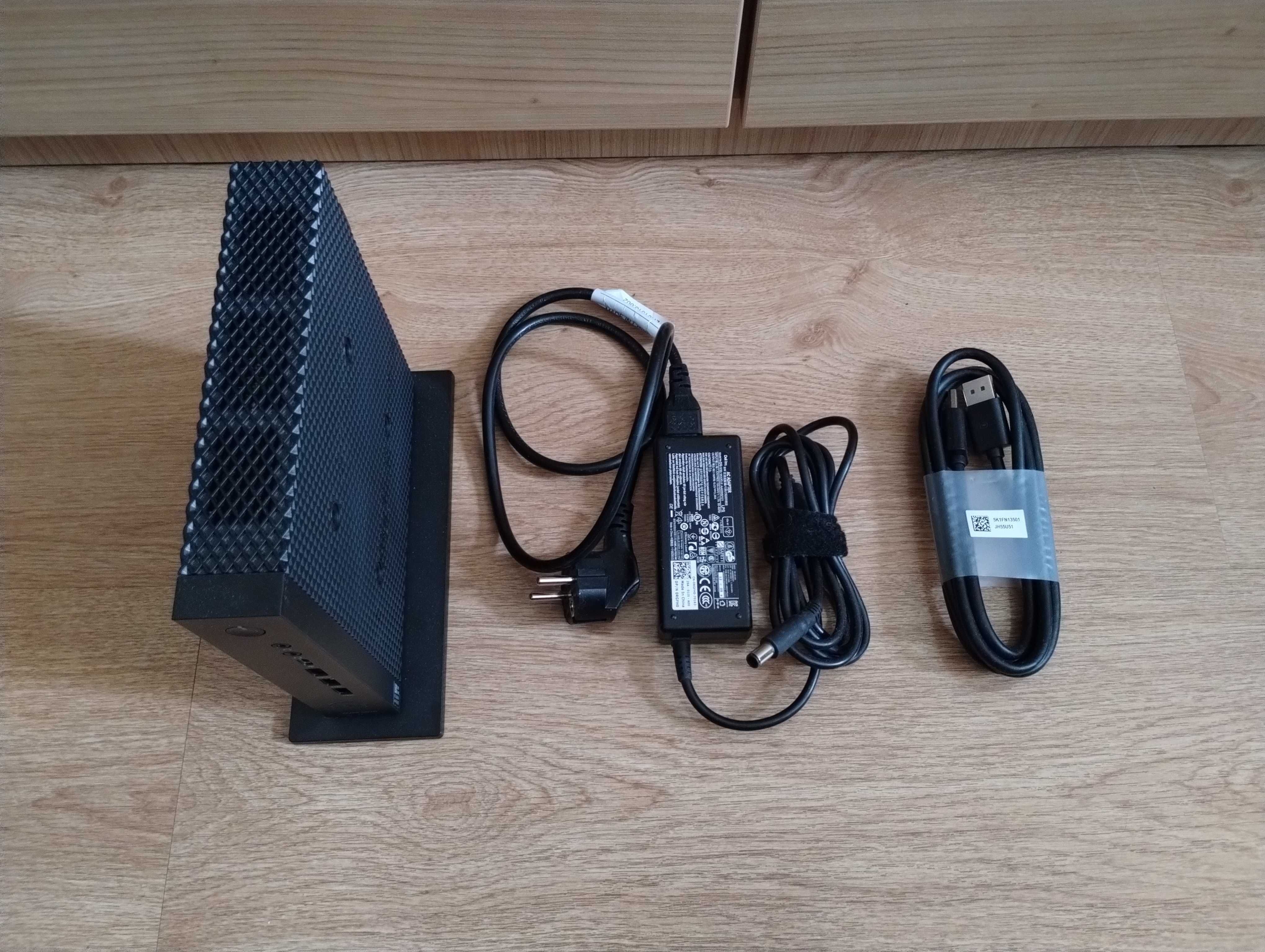 Mini ITX Dell Wyse 5070 Pentium Silver z monitorem Dell