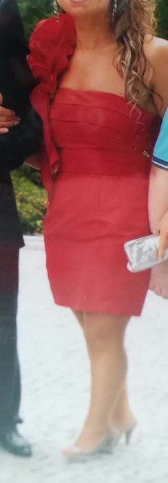 Vestido vermelho (veneno de la piel)