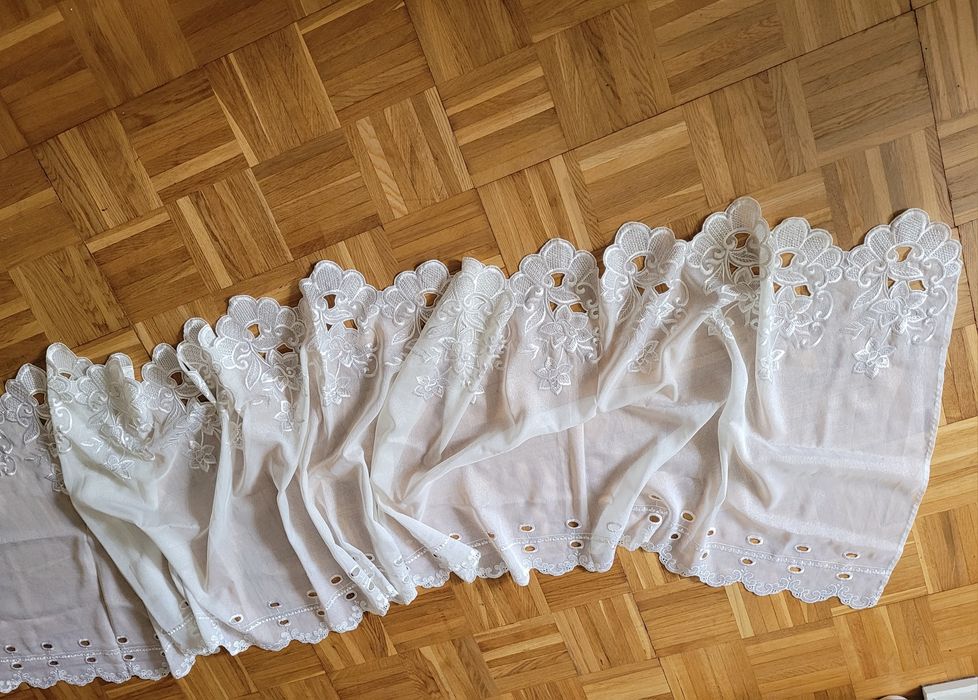 Firanka krótka z gipiurą 290 cm śmietankowa ecru