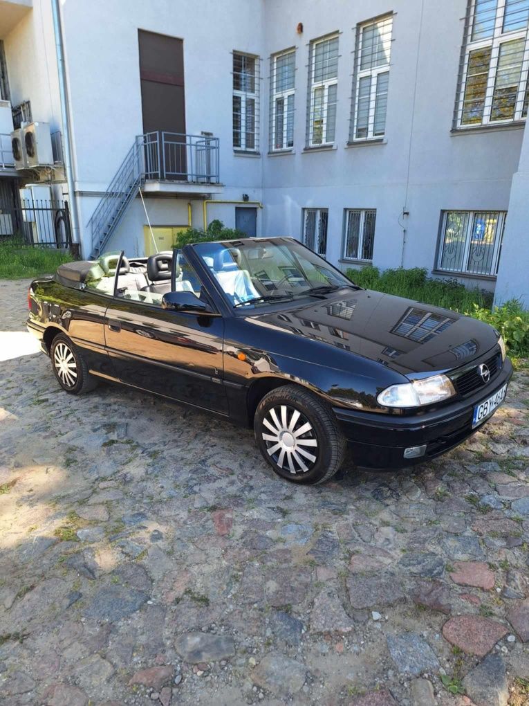 Opel astra f cabrio bertone 1.8 kabriolet