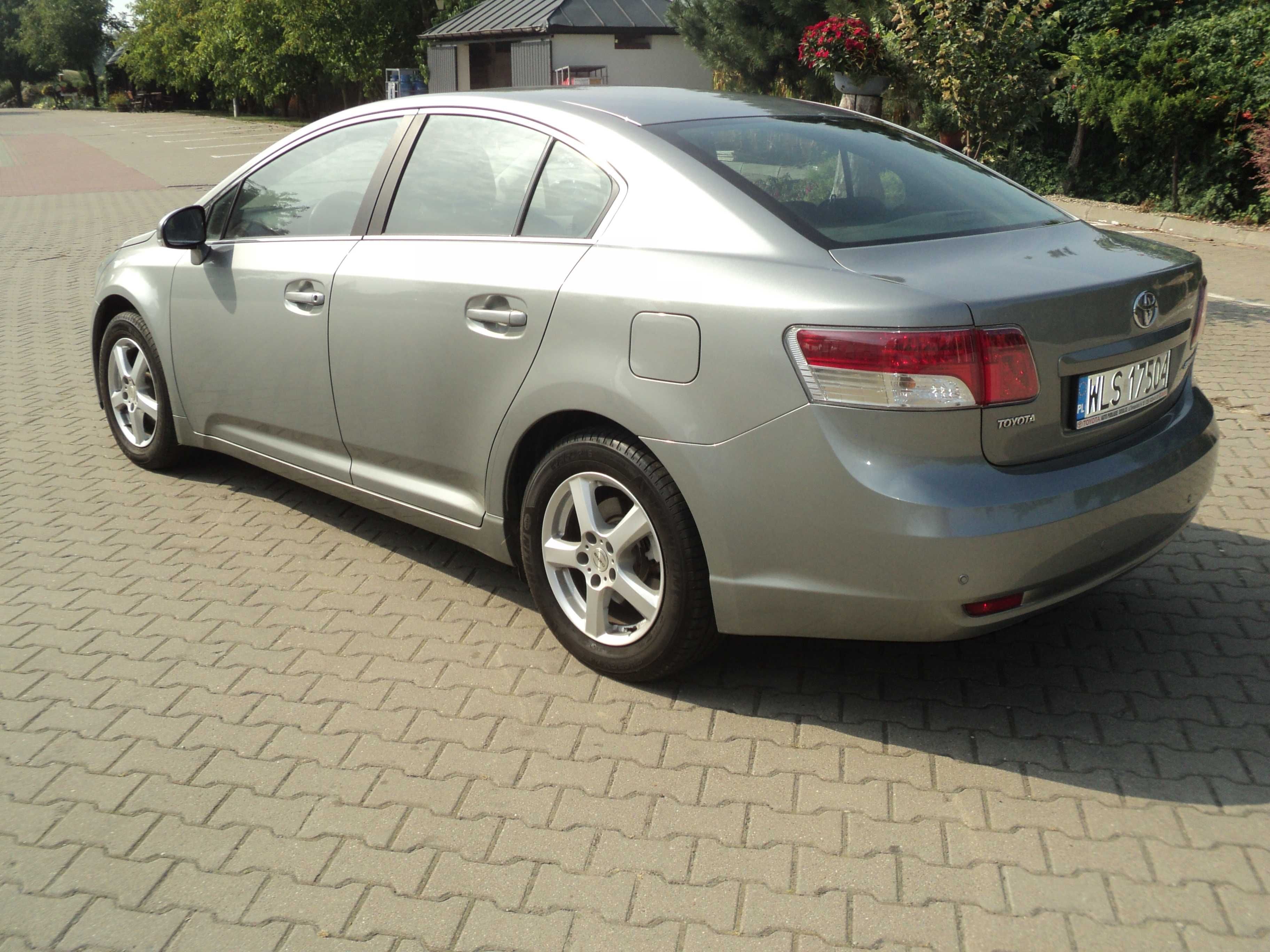 Toyota Avensis 1.8 benzyna