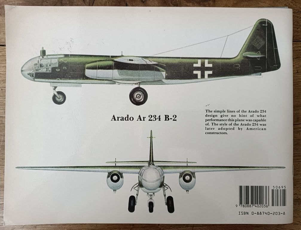 Livros sobre aviões (em inglês dos EUA). Arado, Ilyushin, Texan...