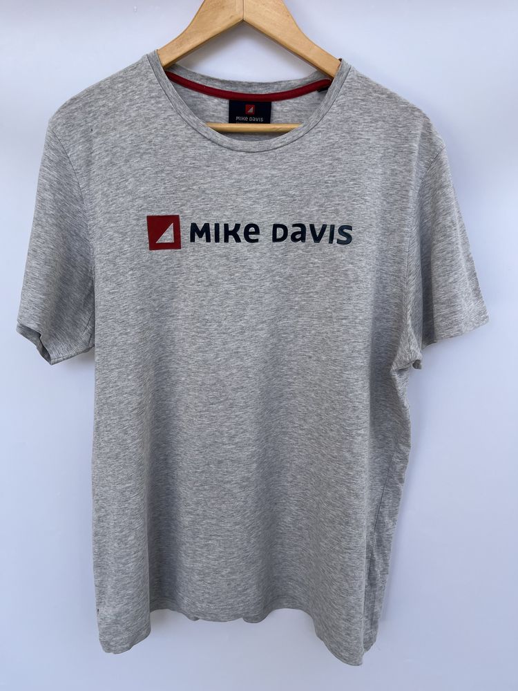 T-shirt Cinzenta Mike Davis com logo à frente