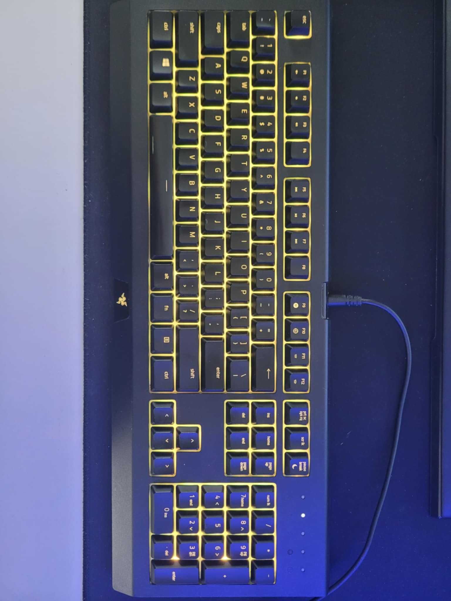 Komputer stacjonarny do gier + monitor iiyama 22" + klawiatura Razer