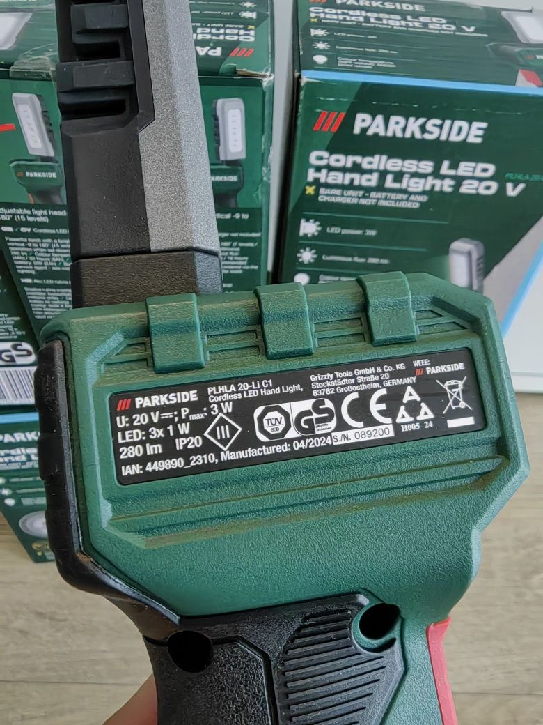 Акумуляторний світлодіодний прожектор Parkside PLHLA 20 C1 ліхтарик