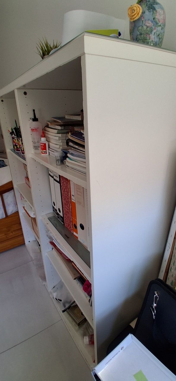 Estante para arrumação, sem porta, forrada com vidro,