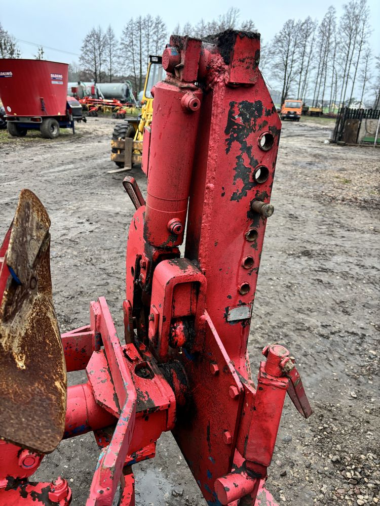 Pług 4 skibowy 3+1 obrotowy Massey Ferguson 715 overum kverneland