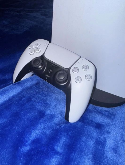 Playstation 5 c/cd + comando + 3 anos de garantia como nova