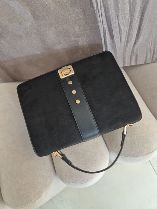 Nowa torebka listonoszka damska czarna złote okucia